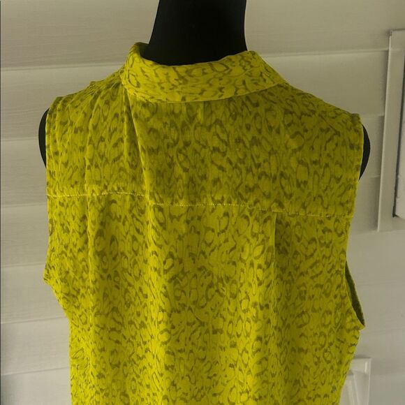 Vibrant Sleeveless Ruffled Blouse style 3071 - Picture 5 of 6